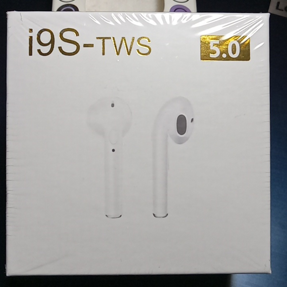 ear buds - sealed box NEW